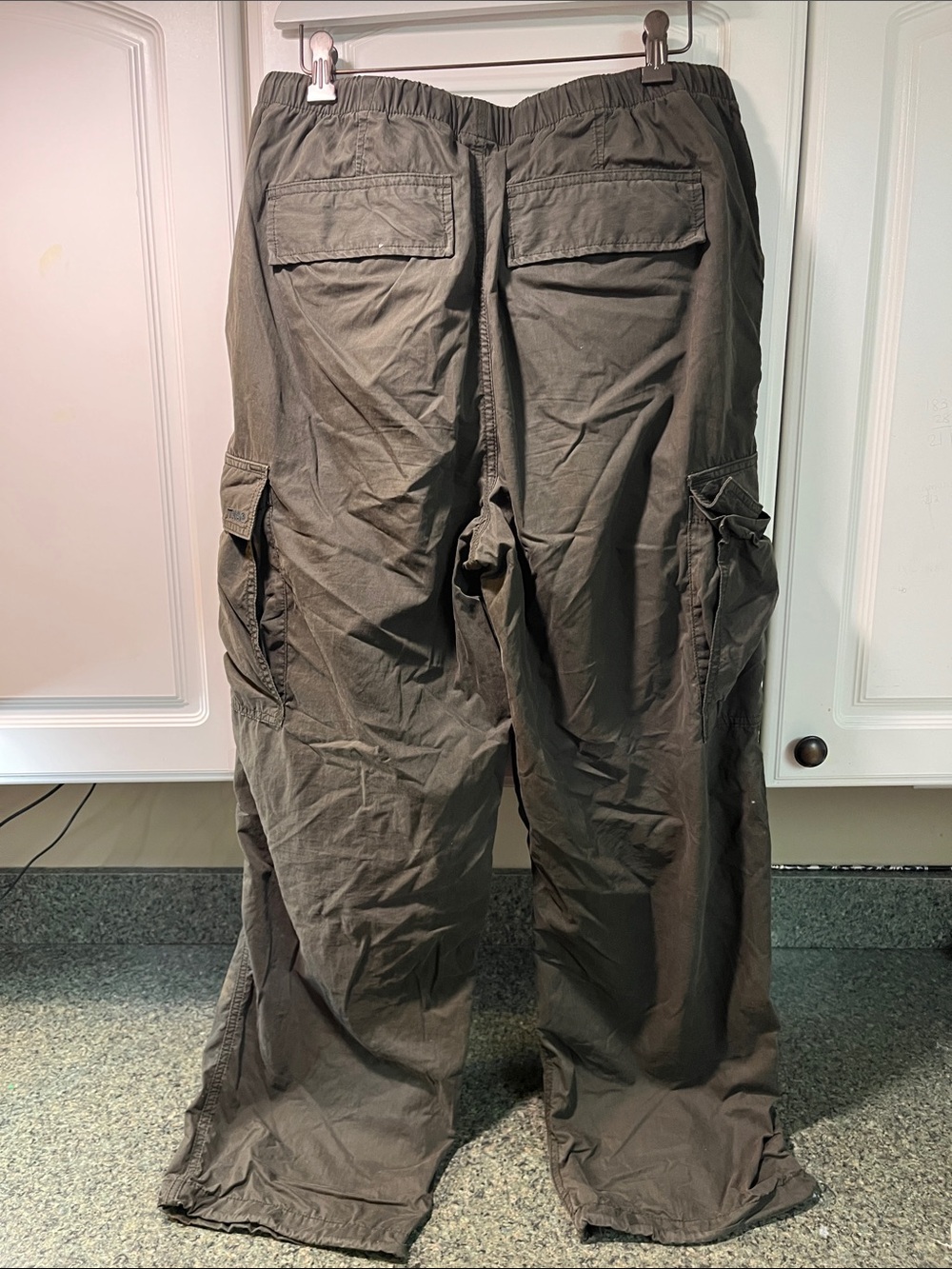 Aritzia TNA Olive Cargo Pants with Drawstring Waist - Picture 2 of 4